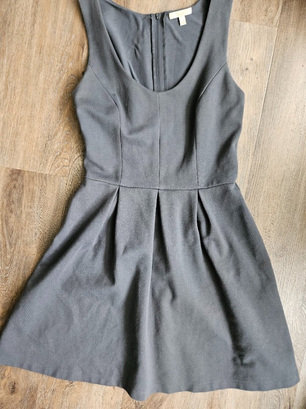 Anthropologie Bordeaux gray short sleeveless pleated dress w/pockets size Small